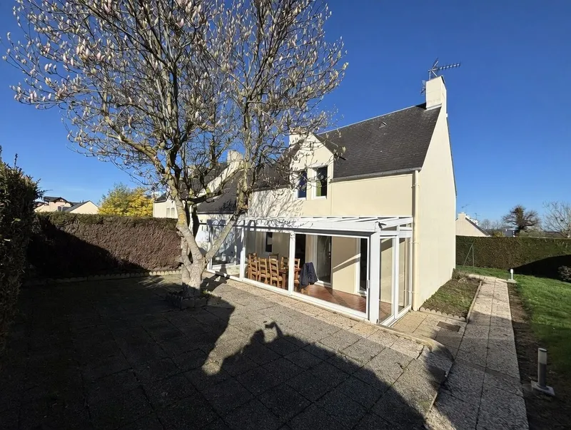 MAISON DE 89 M2 + VERANDA - 4 CHAMBRES - 5 MINS À PIED DE LA PLACE DU MARCHÉ