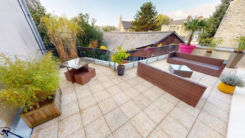 APPARTEMENT T3 PLEIN DE CHARME EN HYPER-CENTRE - GRANDE TERRASSE PRIVATIVE - 