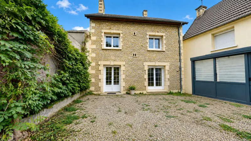 MAISON INDIVIDUELLE T7 EN PIERRE COUP DE COEUR - RÉNOVÉE - NORD DE CAEN