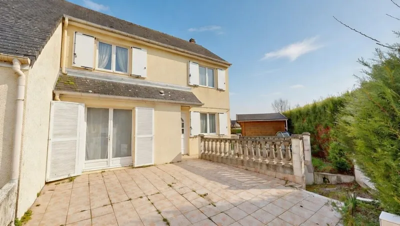 MAISON DE 105 M2 + VÉRANDA - 3 CHAMBRES - 900 M DES COMMODITÉS