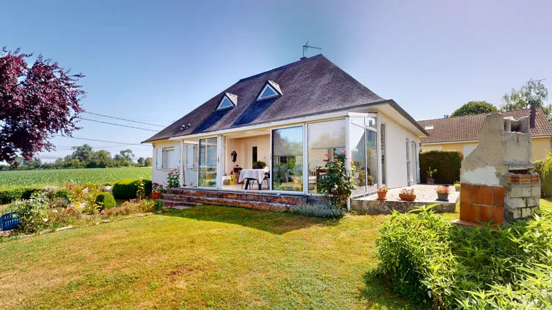 MAISON FAMILIALE 5 CHAMBRES SUR SOUS-SOL - VIE DE PLAIN-PIED - 8,8 KMS BAYEUX