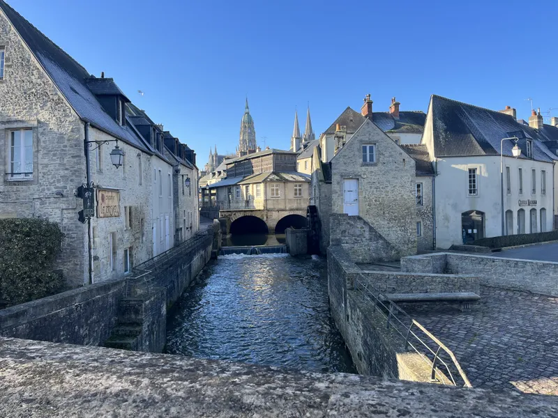 FONDS DE COMMERCE DE 150 M2 - RESTAURATION RAPIDE SUR PLACE OU A EMPORTER - BAYEUX CENTRE