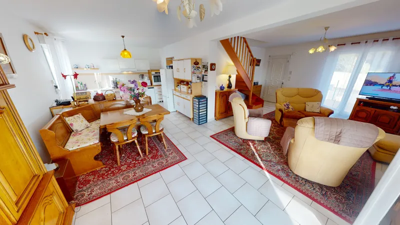 MAISON AVEC VIE DE PLAIN-PIED - 4 CHAMBRES - 5 KMS DE BAYEUX SUD