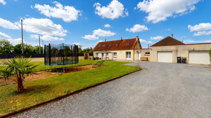 MAISON EN PIERRES AVEC GRAND GARAGE - 3 CHAMBRES - 5 KMS DE BAYEUX NORD