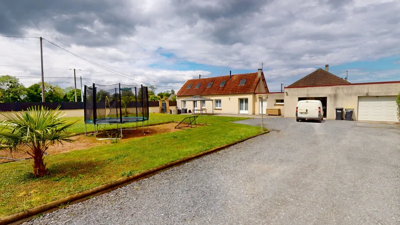 MAISON EN PIERRES AVEC GRAND GARAGE - 3 CHAMBRES - 5 KMS DE BAYEUX NORD