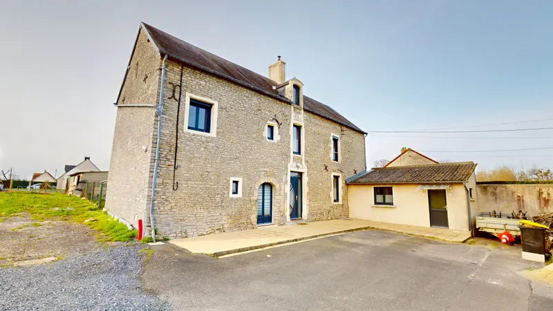 MAISON EN PIERRES - 4 CHAMBRES - 5 KMS DE BAYEUX NORD